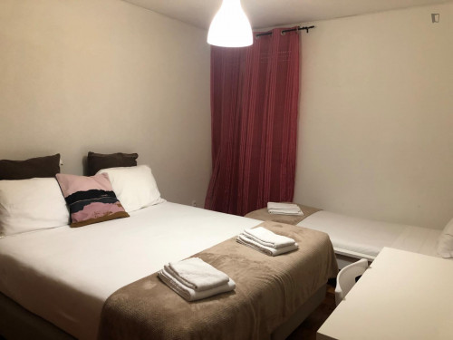 Welcoming 5-bedroom flat in Encarnação - Gallery - 5