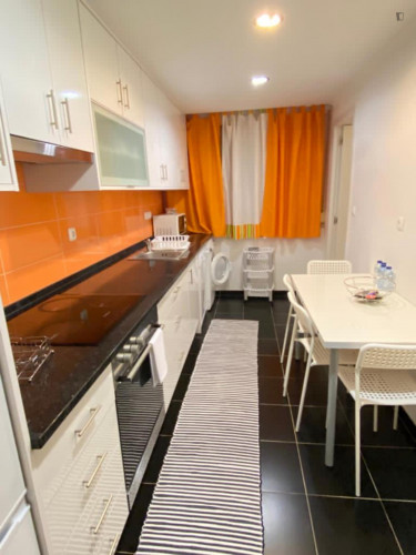 Welcoming 5-bedroom flat in Encarnação - Gallery - 19