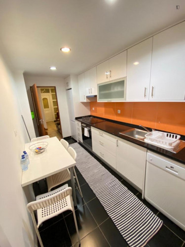 Welcoming 5-bedroom flat in Encarnação - Gallery - 20