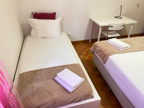 Welcoming 5-bedroom flat in Encarnação - Gallery - 7