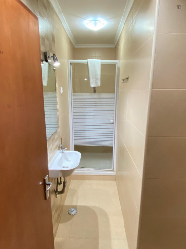 Welcoming 5-bedroom flat in Encarnação - Gallery - 18