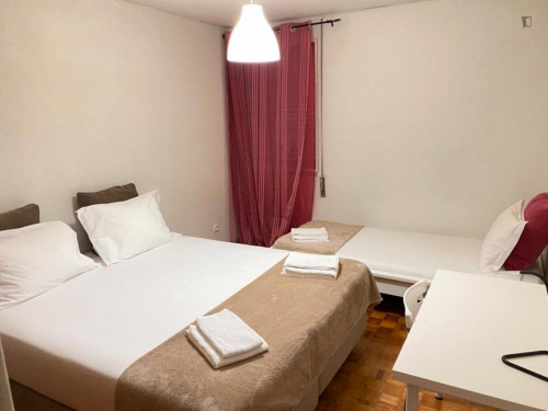 Welcoming 5-bedroom flat in Encarnação - Gallery - 8