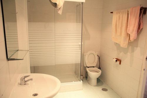 Double bedroom near the refrshing and beautiful Sabatini Gardens - Gallery - 10