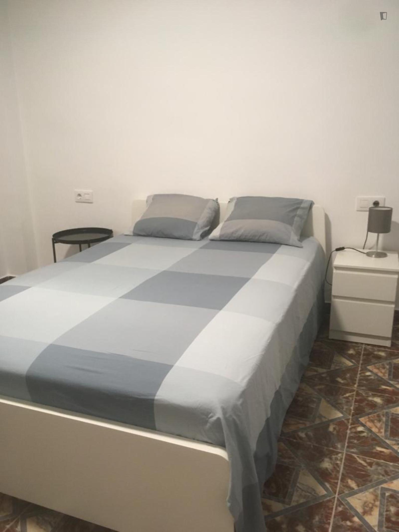  Stunning Double Bedroom In A 4-Bedroom Flat Close To Puerta De Purchena  -  Stunning double bedroom in a 4-bedroom flat close to Puerta de Purchena  - Gallery -  1