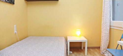 Warm and pleasant double bedroom near the Vallarca metro