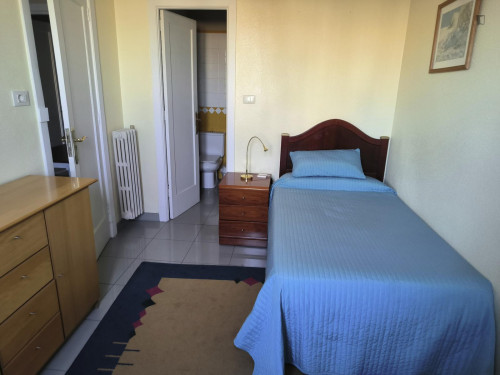 Very comfy single ensuite bedroom near the Urzáiz train station