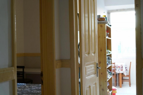 Comfy single bedroom in 4-bedroom apartment in Alcântara