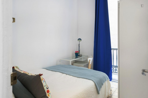 Double bedroom in a 5 bedroom apartment