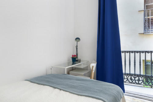 Double bedroom in a 5 bedroom apartment