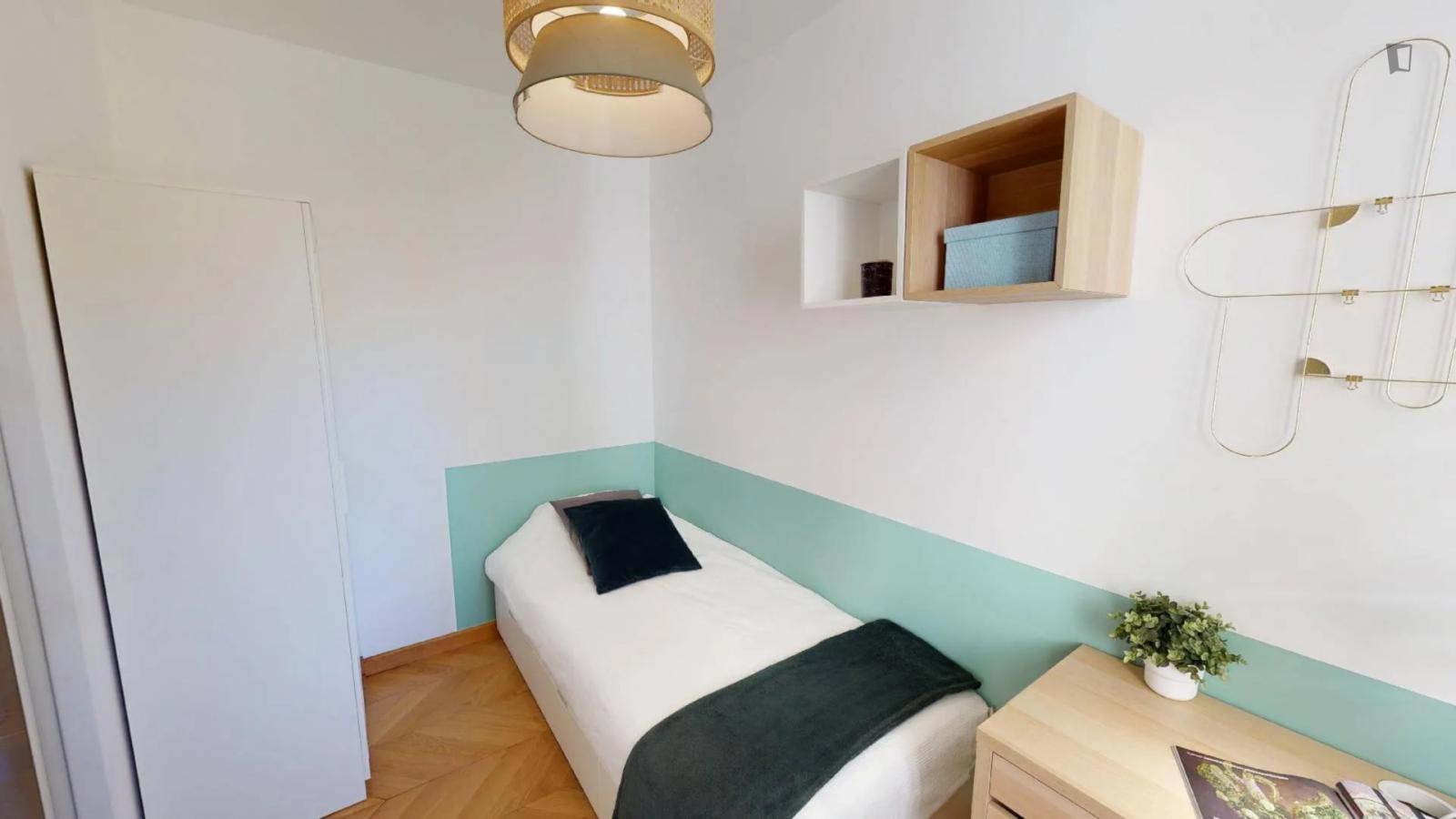  Beautiful Single Ensuite Bedroom Near The Louise Michel Metro  -  Beautiful single ensuite bedroom near the Louise Michel metro  - Gallery -  1