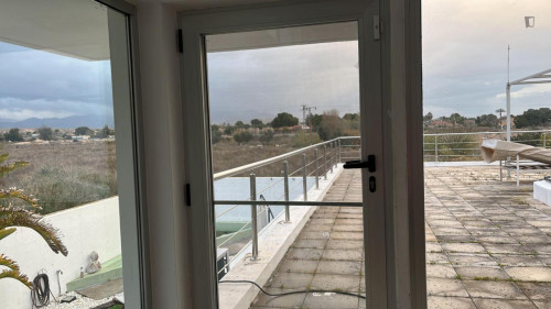 Comfy double bedroom close to Alicante