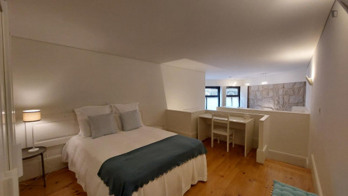 Marvellous 2-bedroom duplex in Miragaia