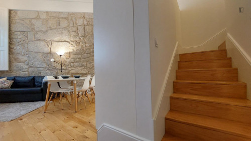 Marvellous 2-bedroom duplex in Miragaia