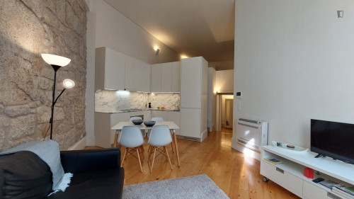 Marvellous 2-bedroom duplex in Miragaia