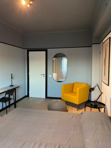 Sublime double bedroom in a student flat, near Parque do Bonfim
