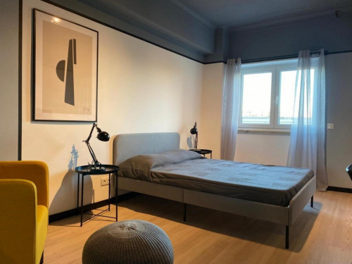 Sublime double bedroom in a student flat, near Parque do Bonfim