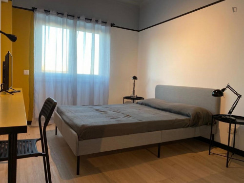 Charismatic double bedroom with a balcony, in the centre of Setúbal