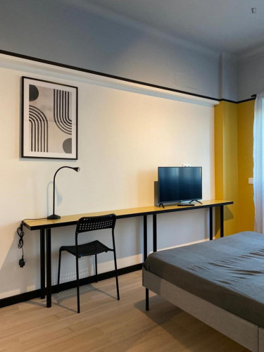 Charismatic double bedroom with a balcony, in the centre of Setúbal