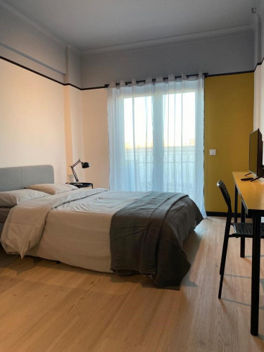 Appealing double bedroom near Parque do Bonfim