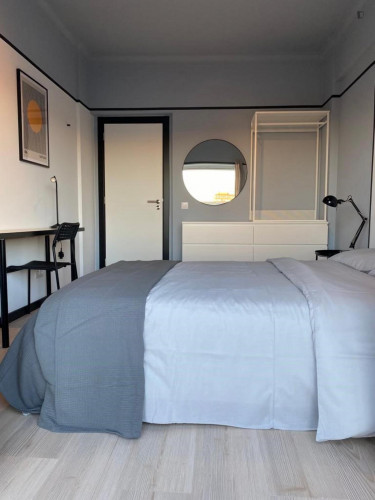 Appealing double bedroom near Parque do Bonfim