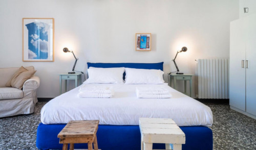 Cute 2-bedroom apartment next to Castello Carlo V