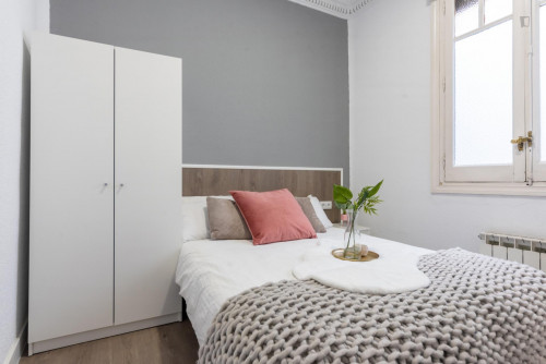 Lovely single bedroom in 7-bedroom apartment