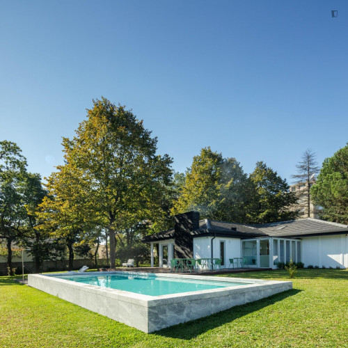 Perfect double ensuite bedroom in a 5-bedroom house with a swimming pool