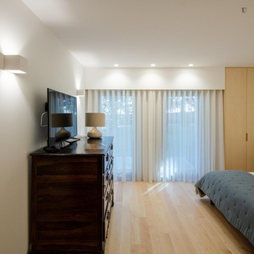 Beautiful double ensuite bedroom in a 5-bedroom house