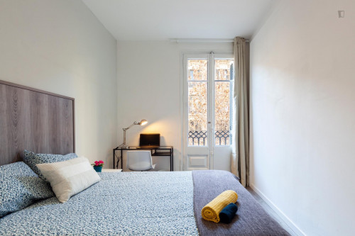Nice double bedroom close to Facultat de Filosofia - Universitat de Barcelona