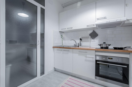 Appealing double bedroom in a student flat, in El Born