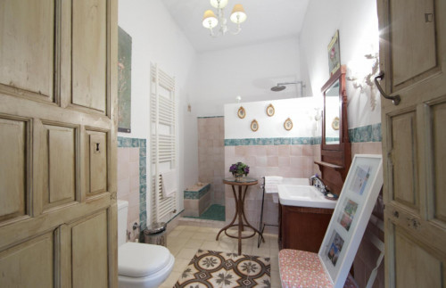 Encantadora habitación con patio cordobés, cerca de las Facultades  - Gallery -  5