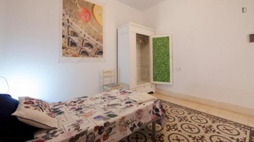 Encantadora habitación con patio cordobés, cerca de las Facultades