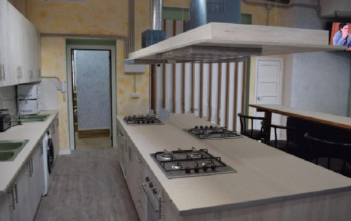 SINGLE BEDROOM AT A HOSTEL FOR YOUNG PEOPLE