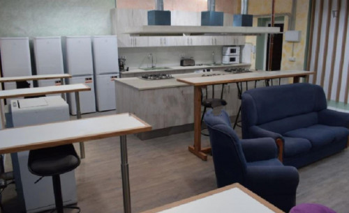 SINGLE BEDROOM AT A HOSTEL FOR YOUNG PEOPLE