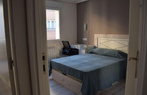 SINGLE BEDROOM AT A HOSTEL FOR YOUNG PEOPLE