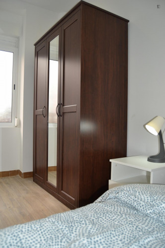 Room 1 - Very comfy single bedroom with a private bathroom, in Moscavide