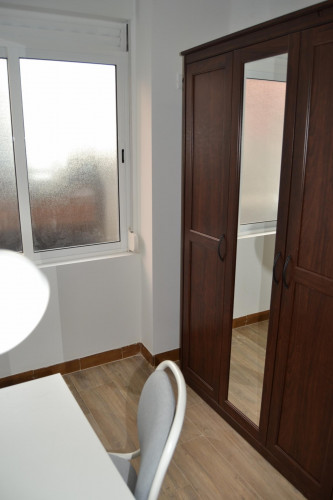 Room 1 - Very comfy single bedroom with a private bathroom, in Moscavide