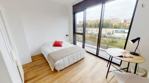 Cool double bedroom next to Bois Colombes train station