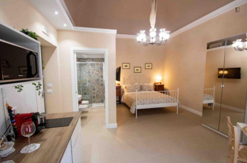Lovely apartment close to the Ursino Castle