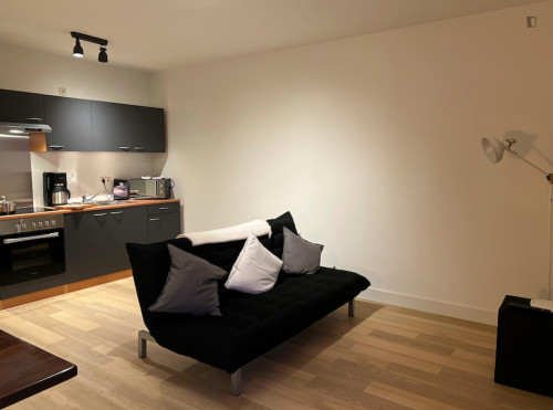Cosy studio in a residence, very close to Berliner Platz metro station