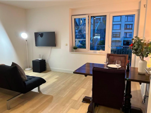 Cosy studio in a residence, very close to Berliner Platz metro station