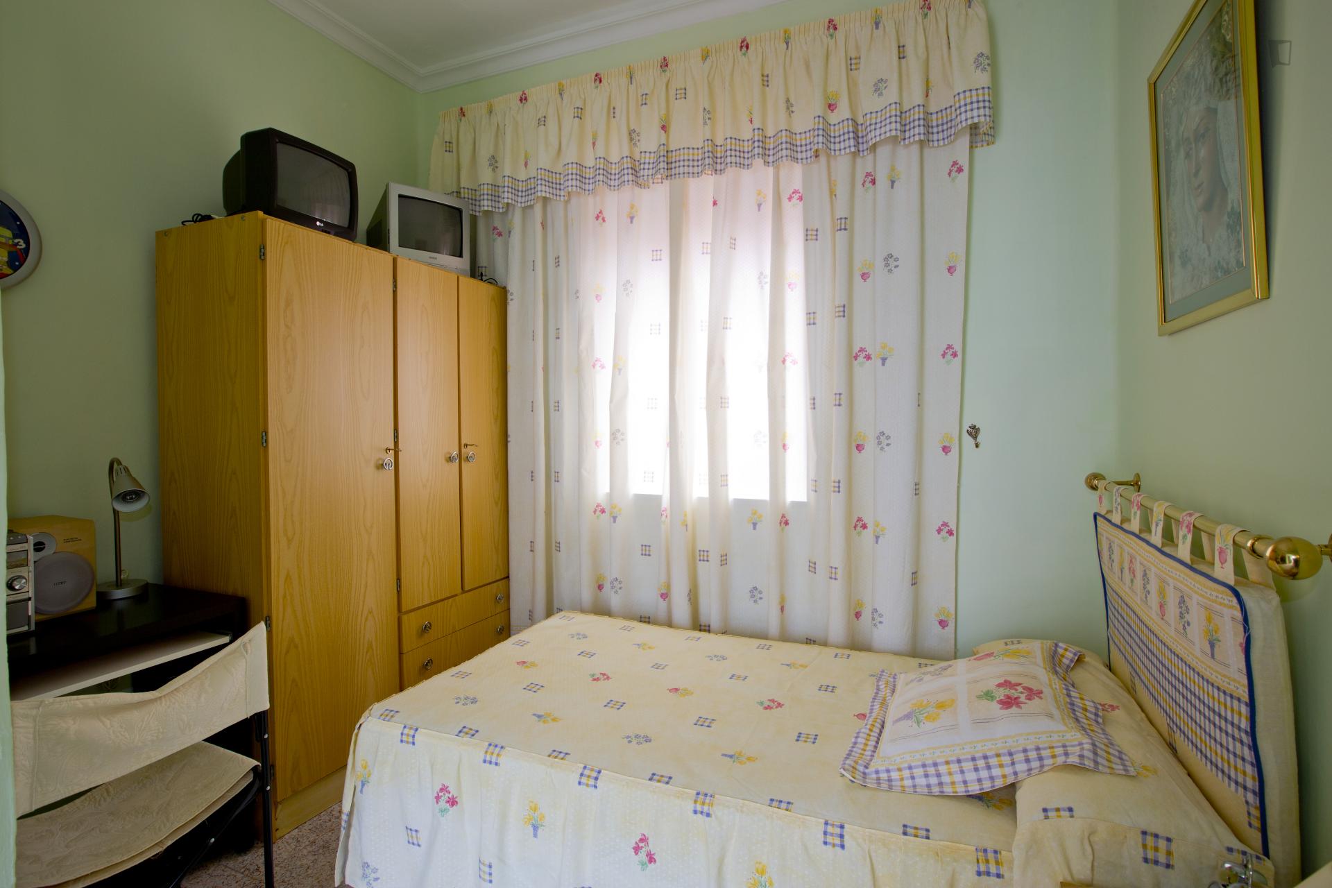 Cosy single bedroom in the Macarena neighbourhood