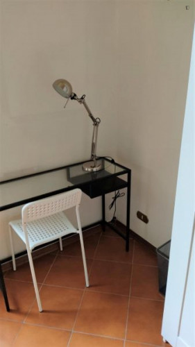 Bed in a twin bedroom, near Firenze Campo Marte train station - Gallery - 5