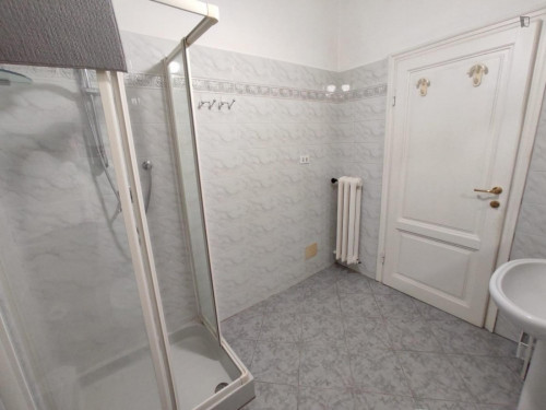 Bed in a twin bedroom, near Firenze Campo Marte train station - Gallery - 13