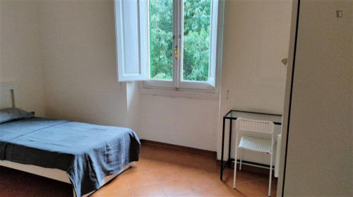 Bed in a twin bedroom, near Firenze Campo Marte train station - Gallery - 3