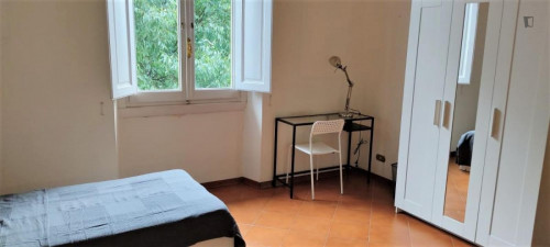 Bed in a twin bedroom, near Firenze Campo Marte train station - Gallery - 4