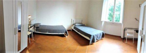 Bed in a twin bedroom, near Firenze Campo Marte train station - Gallery - 2