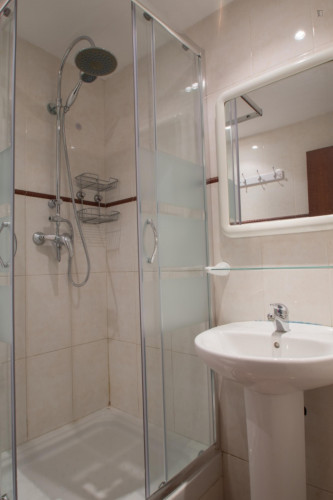 Private Bedroom with King Size Bed Plaza Espanya - Gallery - 12