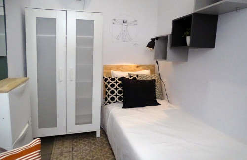 RH18-R1 Single bedroom in 9-bedroom apartment