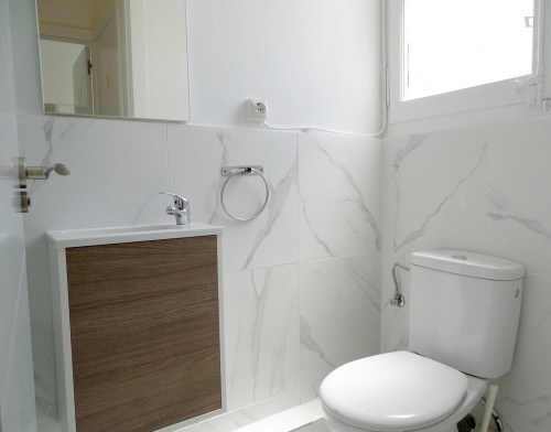 RH18-R1 Single bedroom in 9-bedroom apartment